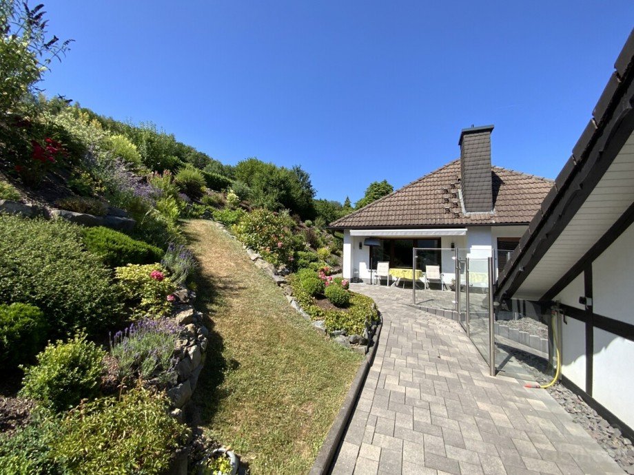 Seitenansicht Zweifamilienhaus Attendorn