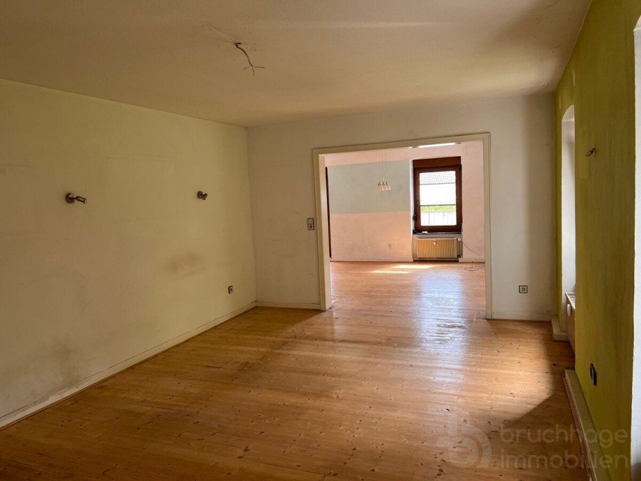 Wohnung 1.OG-Wohnzimmer Mehrfamilienhaus L�denscheid