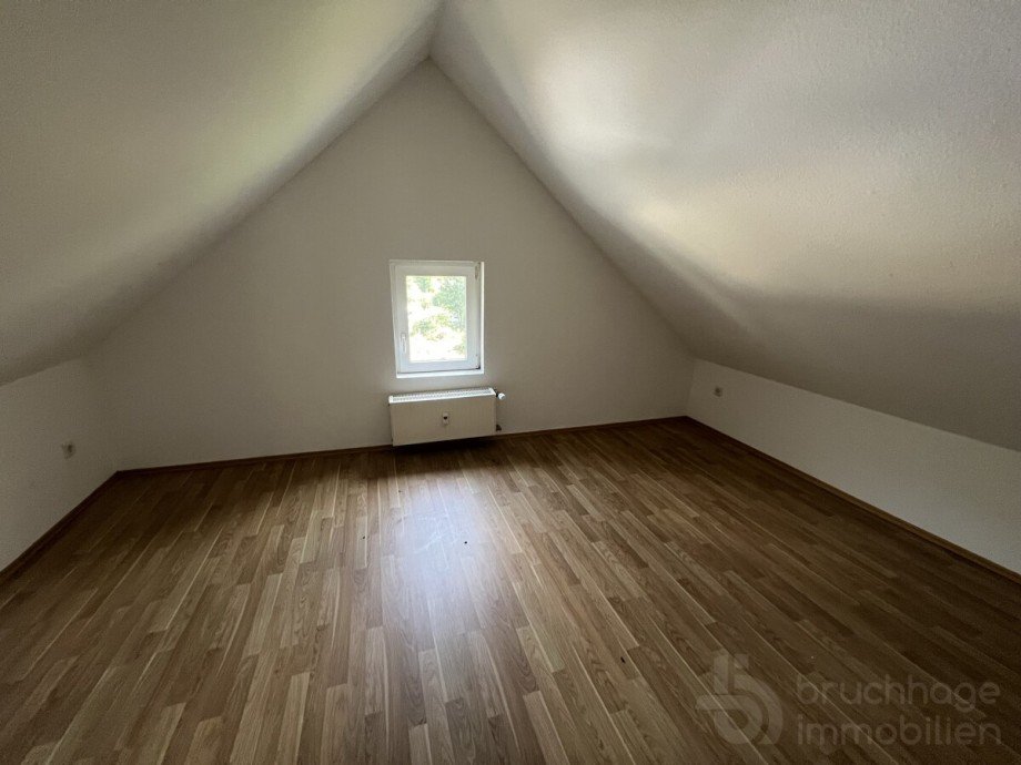 Spitzboden Zimmer 2 Mehrfamilienhaus L�denscheid