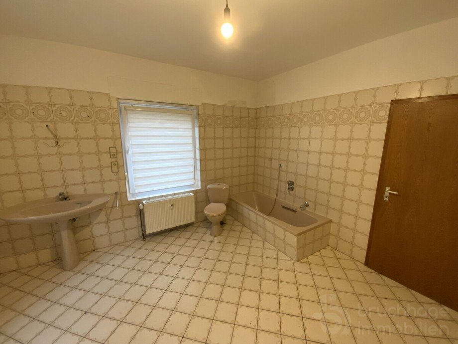 Wohnung EG - Bad (2) Mehrfamilienhaus L�denscheid