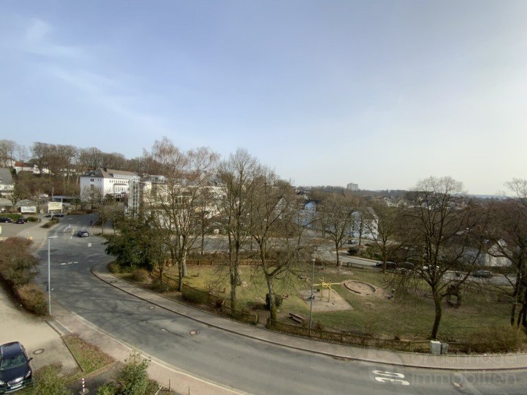 Aussicht Balkon L�denscheid Etagenwohnung Lichtdurchflutete 3-Zimmer-ETW mit sonnigem Balkon und sch�ner Fernsicht