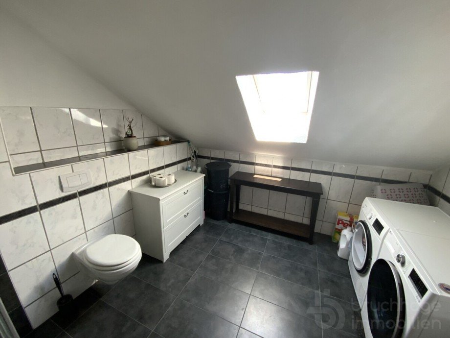 Bads DG Zweifamilienhaus L�denscheid