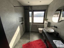 Neubau - Bad  Ein Haus, zwei Welten: Stilvoll modernisiert, voller Geschichte und bereit f�r Ihre Zukunft 