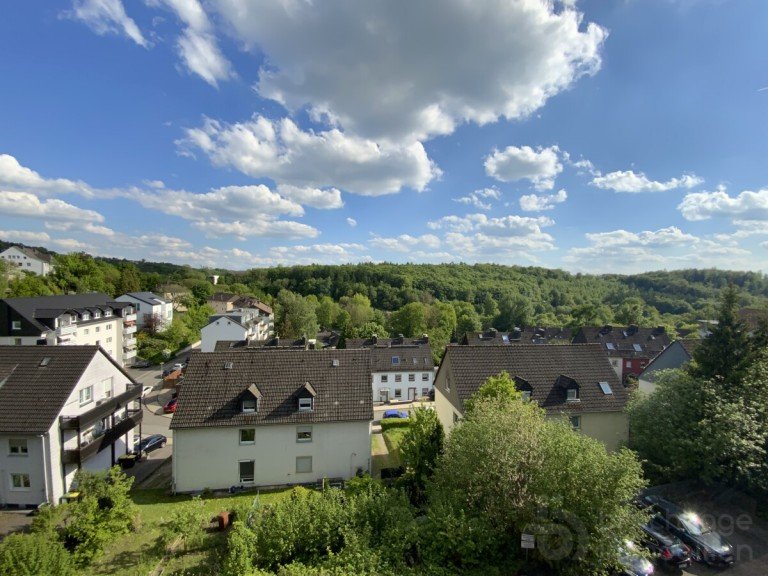 Aussicht L�denscheid Etagenwohnung Attraktive 4-Zimmer-Eigentumswohnung mit Garage und traumhaftem Fernblick