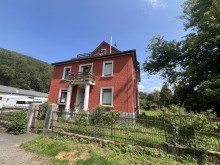 Hausansichten Sommer (1)  Mehrgenerationenhaus mit gro�em Grundst�ck - Tierhaltung m�glich, familiengerecht wohnen 