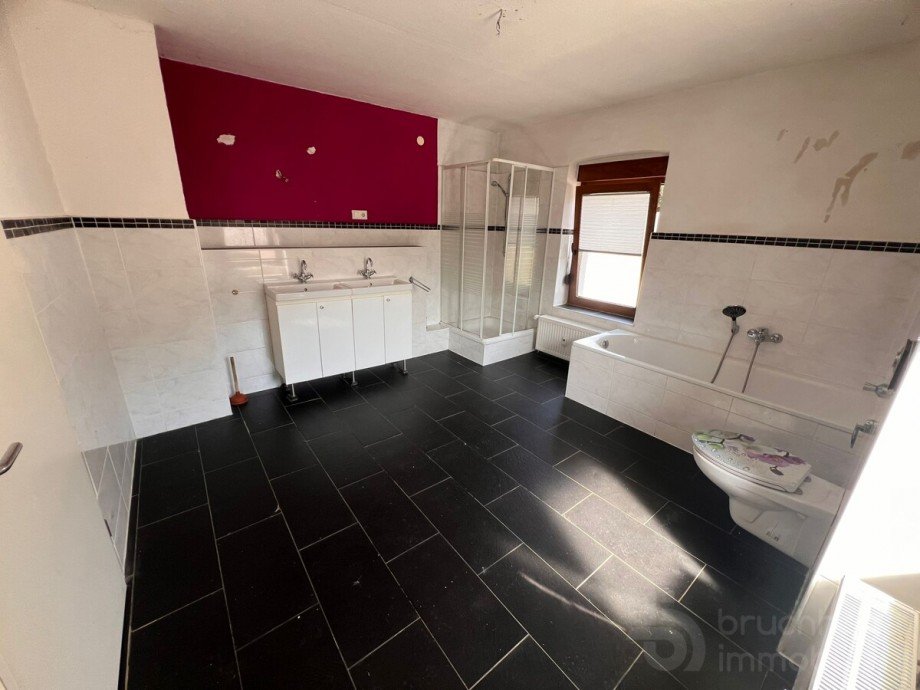 Wohnung 1.OG - Bad Mehrfamilienhaus L�denscheid
