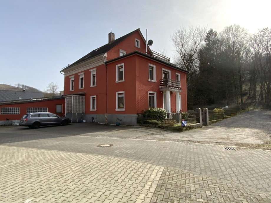Seitenansicht Mehrfamilienhaus L�denscheid