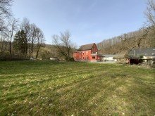 Hausansicht fern  Mehrgenerationenhaus mit gro�em Grundst�ck - Tierhaltung m�glich, familiengerecht wohnen 