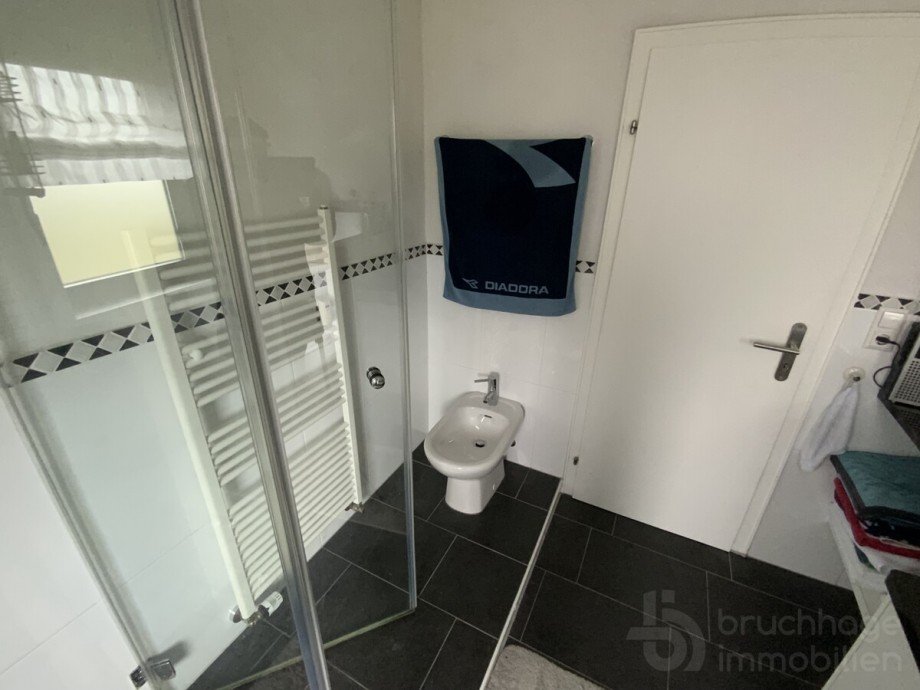 Hauptwohnung Bad Mehrfamilienhaus Plettenberg